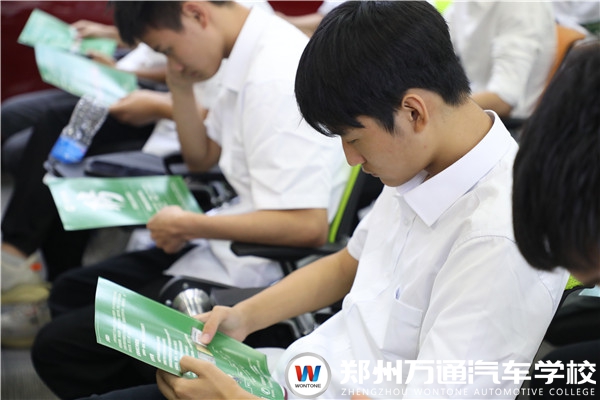 滿足學(xué)生就業(yè)需求 鄭州萬通汽車學(xué)校舉行專場招聘會