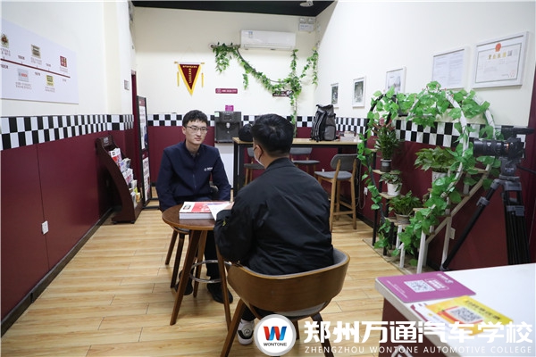 靠著這股勁兒，26歲小伙逆襲成為老板……