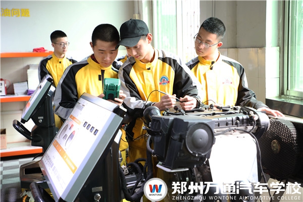學(xué)汽修技術(shù)，年齡不再是問題