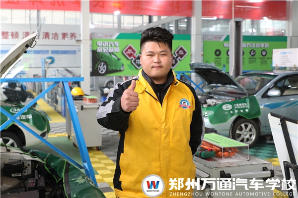 新生故事|李向陽(yáng)：10年汽修經(jīng)歷，放棄店長(zhǎng)重新學(xué)習(xí)新能源!