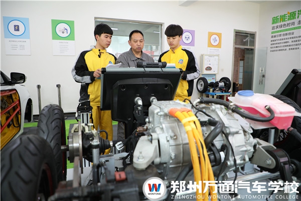 面對(duì)層出不窮的職校和專業(yè)，為什么他們堅(jiān)定不移選擇鄭州萬通?