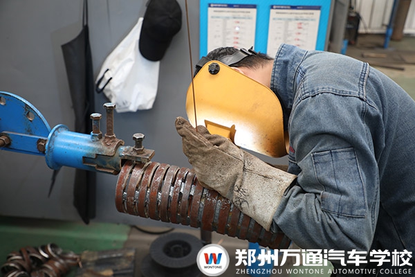 年底轉(zhuǎn)行想快速就業(yè)!焊接專業(yè)了解一下!