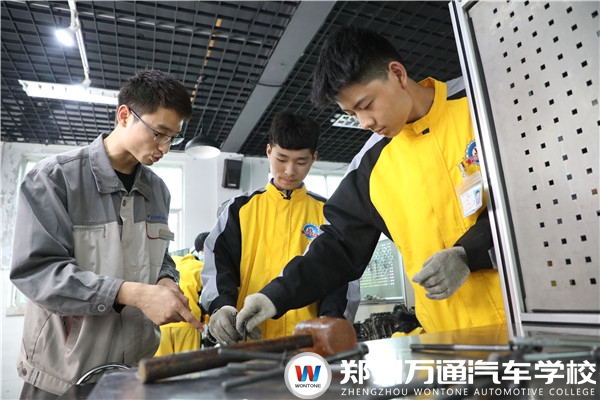 教師風(fēng)采 | 王賀：有“顏”有“料”，以匠人之心培育技能學(xué)子