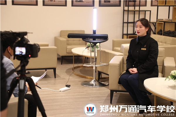 從“萬通小花”到如今的“職場白領”，這才是青春的模樣!