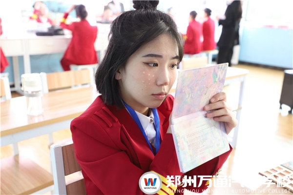 沒有課桌！沒有試卷！乘務員考試現(xiàn)場你見過嗎？