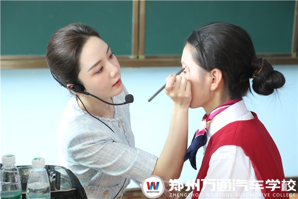 企業(yè)導(dǎo)師面對(duì)面 | 乘務(wù)員“完美形象”是這樣塑造的！