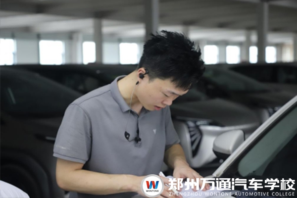 從萬(wàn)通校園到行業(yè)一線：這些學(xué)子用技能叩響成功之門(mén)