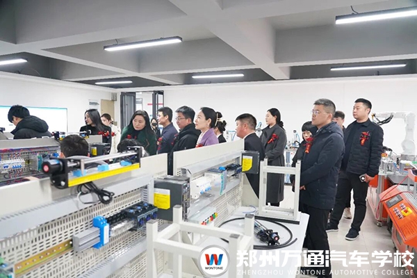 鄭州萬通技術(shù)學(xué)校新校區(qū)盛大落成，政企校共繪技能人才培養(yǎng)新藍(lán)圖