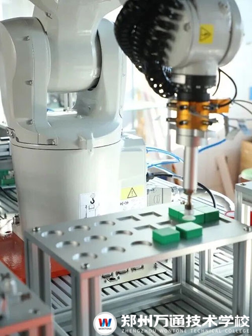 02萬通硬核實(shí)力，為你錨定未來坐標(biāo)