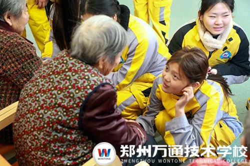 踐行?敬老院慰問：溫情相伴，情暖夕陽