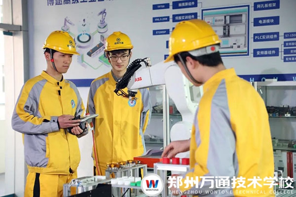 與其在風(fēng)口盲目跟風(fēng)，不如學(xué)一門(mén)硬技能!秦笑楠與鄭州萬(wàn)通的雙向奔赴，終有回響