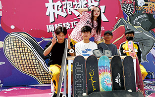 鄭州汽修學(xué)校_滑板車(chē)大比拼