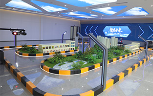 萬(wàn)通汽車(chē)學(xué)校_智能網(wǎng)聯(lián)與無(wú)人駕駛實(shí)訓(xùn)室