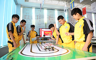 初中畢業(yè)學(xué)什么好_智能網(wǎng)聯(lián)小車(chē)比賽