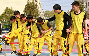 初中畢業(yè)學(xué)什么好_校園運(yùn)動(dòng)會(huì)-？