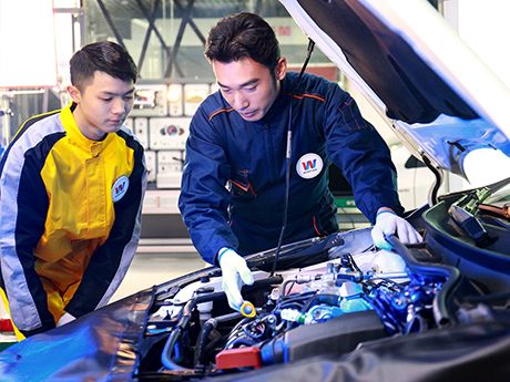 汽車發(fā)動機(jī)課堂實訓(xùn)