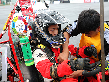 端午節(jié)包粽子